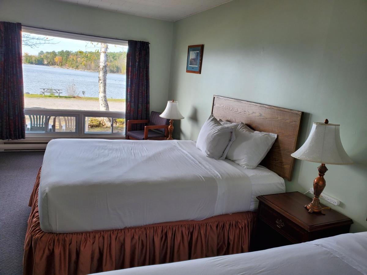 Carolyn Beach Inn Thessalon Kültér fotó