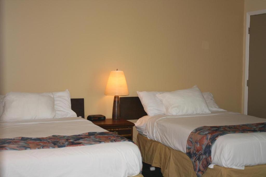 Carolyn Beach Inn Thessalon Kültér fotó