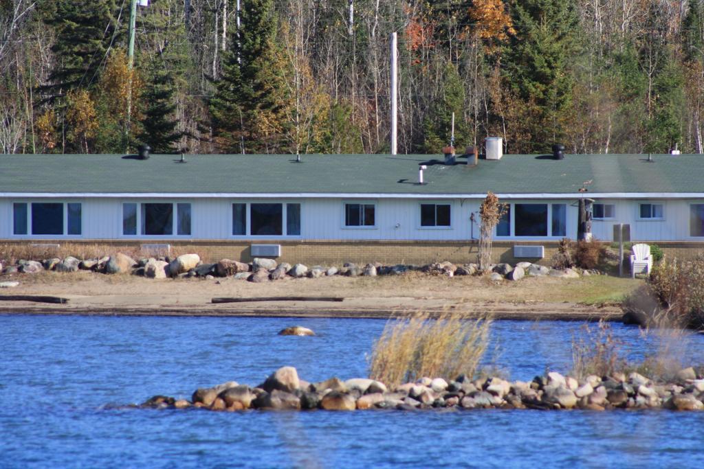 Carolyn Beach Inn Thessalon Kültér fotó