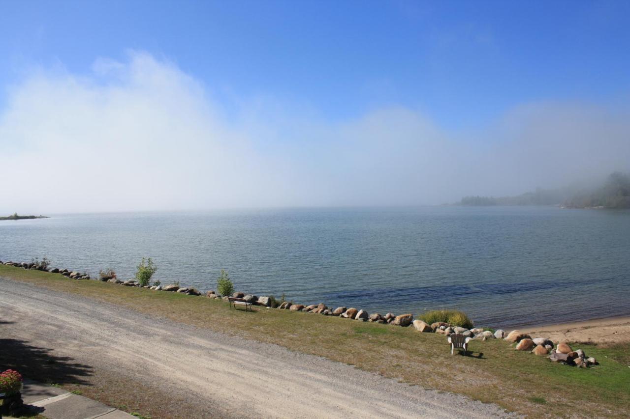 Carolyn Beach Inn Thessalon Kültér fotó