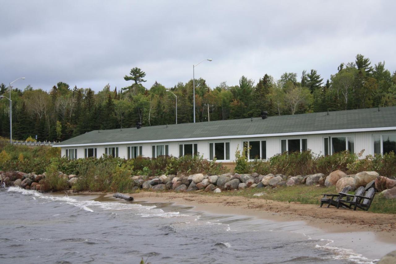 Carolyn Beach Inn Thessalon Kültér fotó