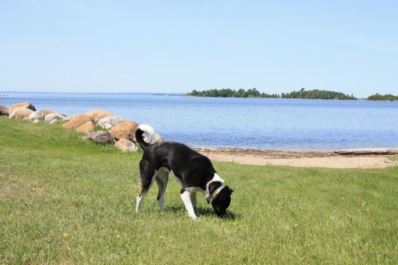 Carolyn Beach Inn Thessalon Kültér fotó