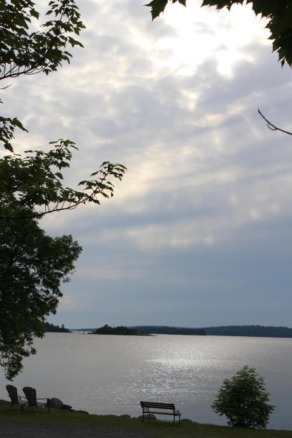 Carolyn Beach Inn Thessalon Kültér fotó